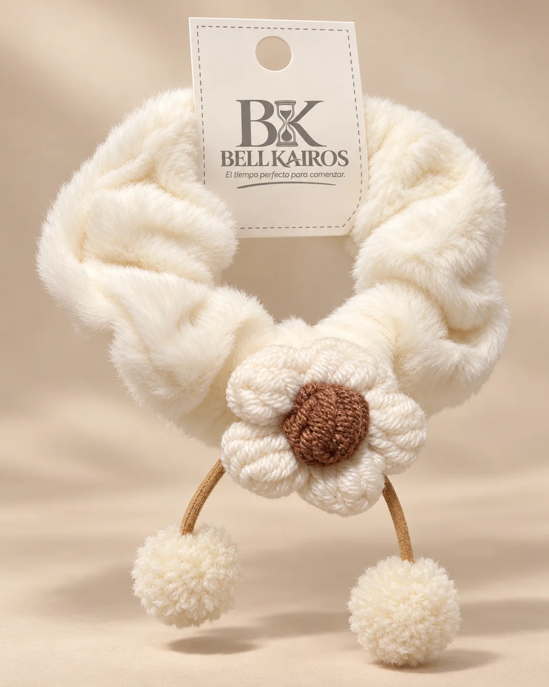 Coletero de Peluche Marfil con Flor Blanca